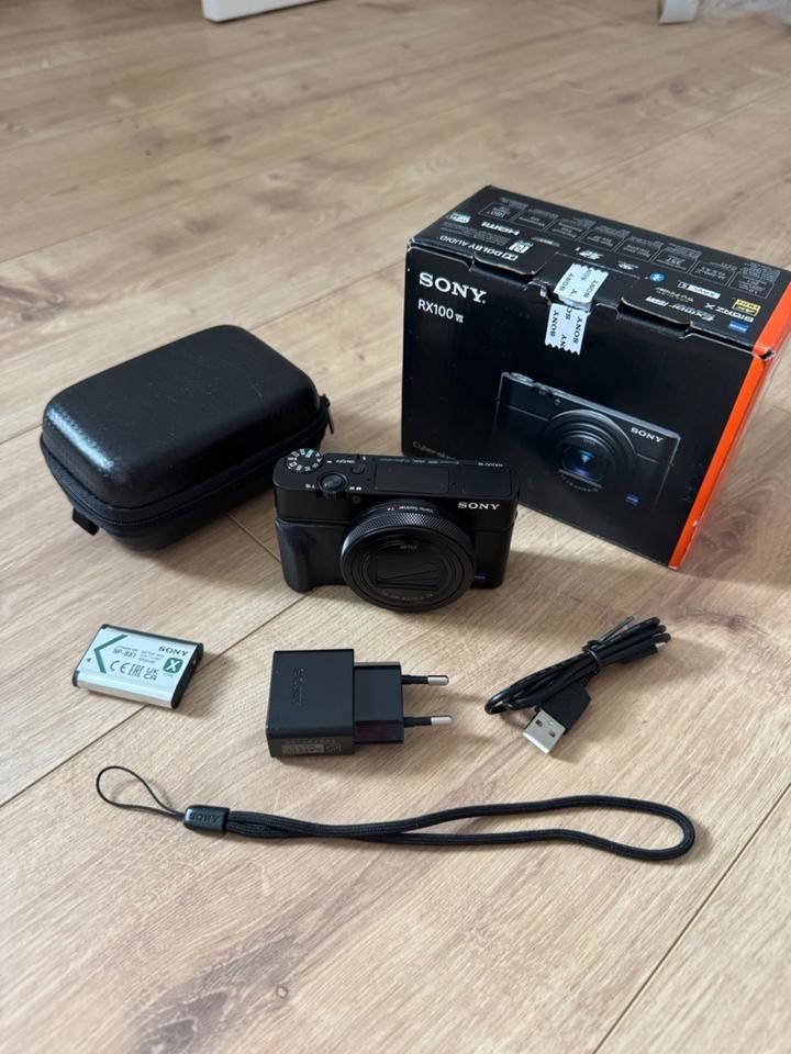Sony Cyber-shot DSC-RX100 VII avec �tui 500 Bourbourg (59)