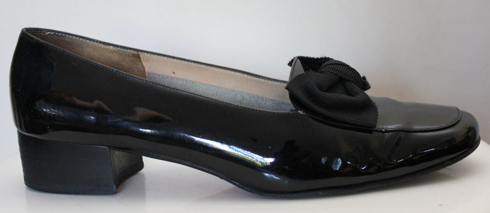 Souliers cuir verni noir SALVATORE FERRAGAMO
T 38 Fr 100 Issy-les-Moulineaux (92)