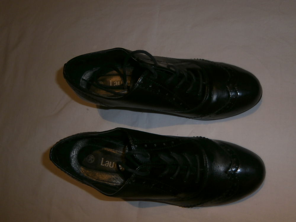 souliers noirs � lacets, hauts talons  Vintage  15 Tourcoing (59)