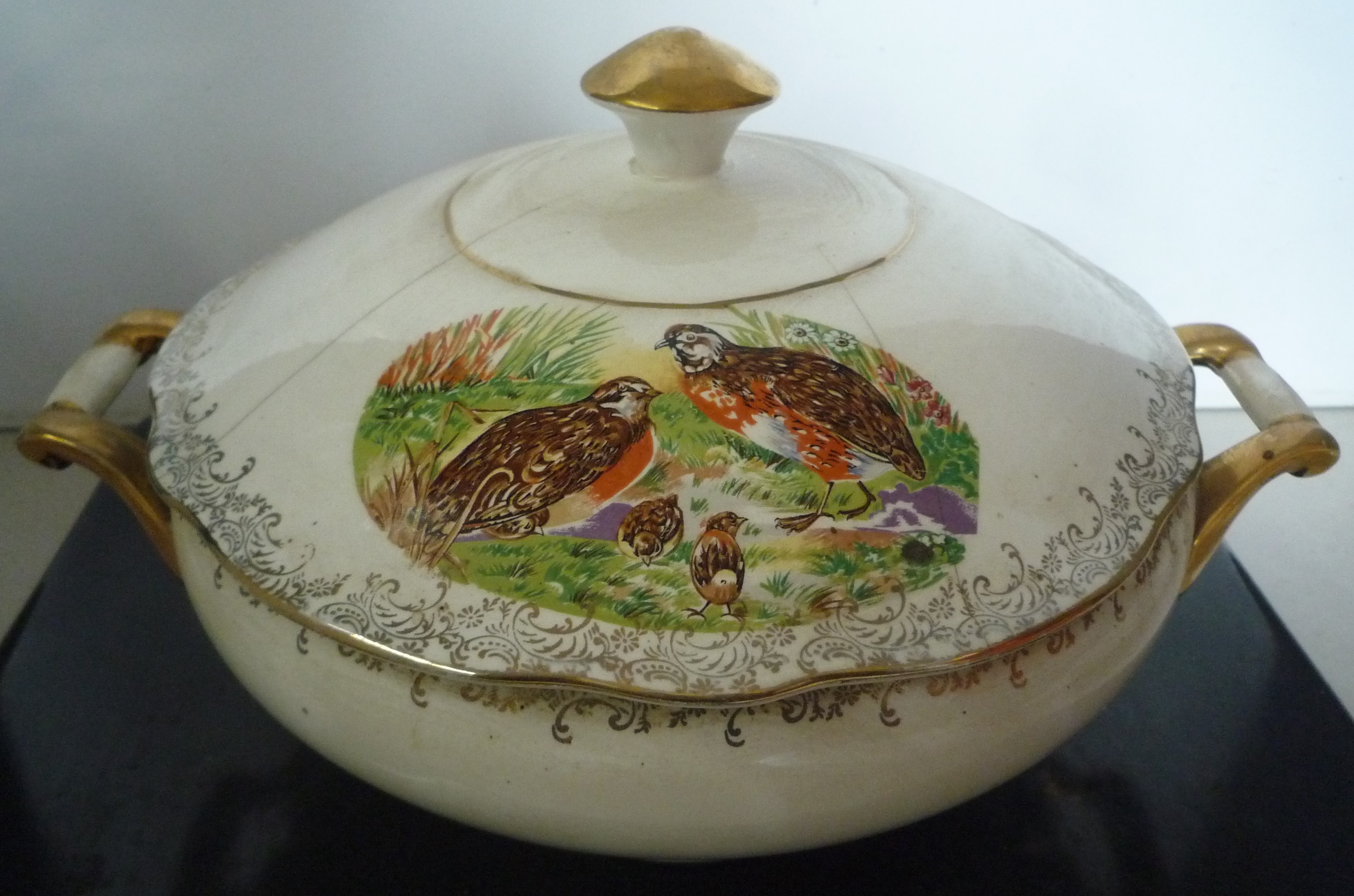 Soupi�re ancienne en porcelaine Vintage D�cor Chasse Perdri 29 Dole (39)