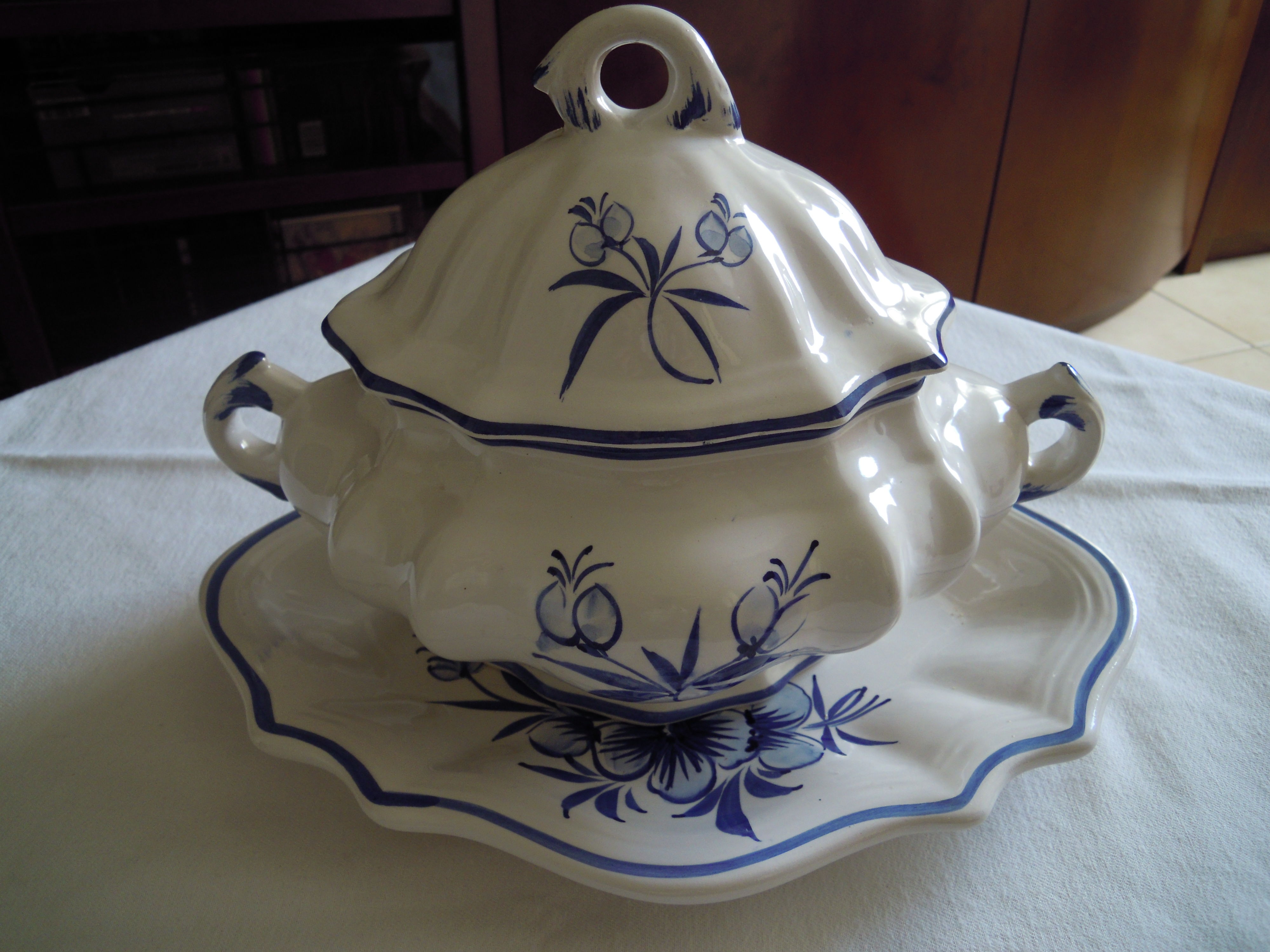 Soupi�re avec plateau 25 Villefranche-sur-Sa�ne (69)