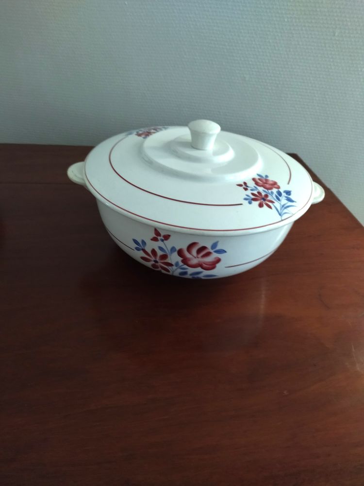 Soupi�re d�cor bleu et rouge porcelaine 18 Ch�teauroux (36)