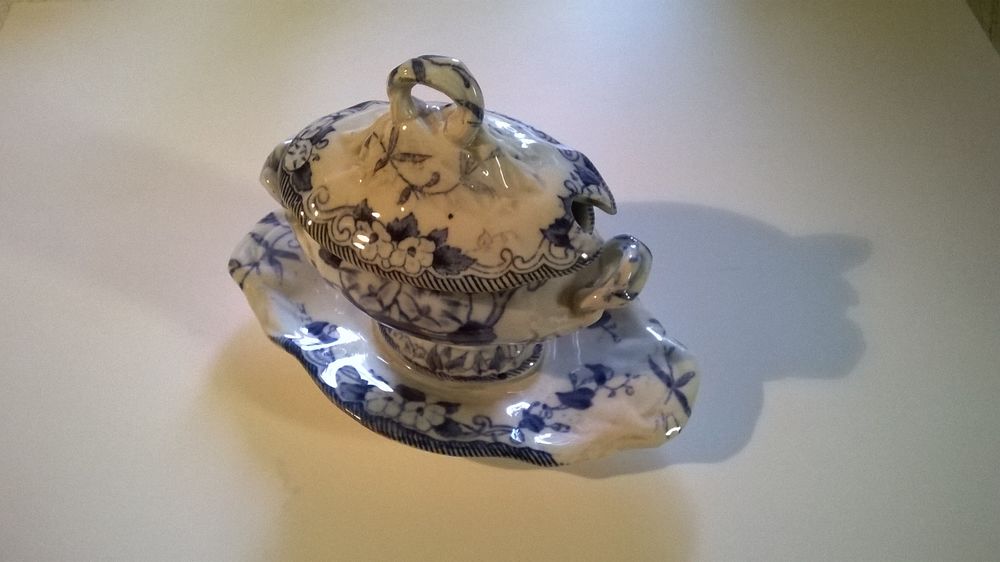 soupi�re de dinette ? 50 Chamb�ry (73)