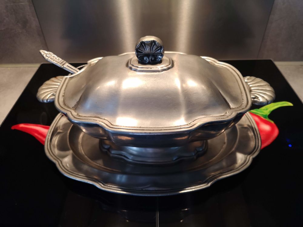 Soupi�re �tain ovale avec louche 100 Catillon-sur-Sambre (59)