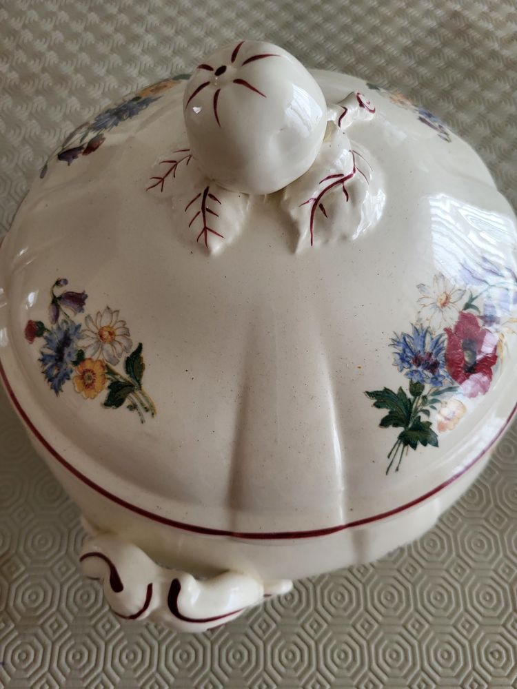 Soupi�re fa�ence ann�es 50 ? Sarreguemines mod�le Agreste. 
40 Saint-Germain-en-Laye (78)