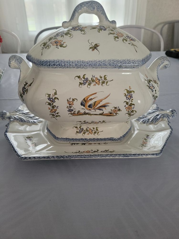 Soupi�re en fa�ence de Moustiers 70 Gueugnon (71)