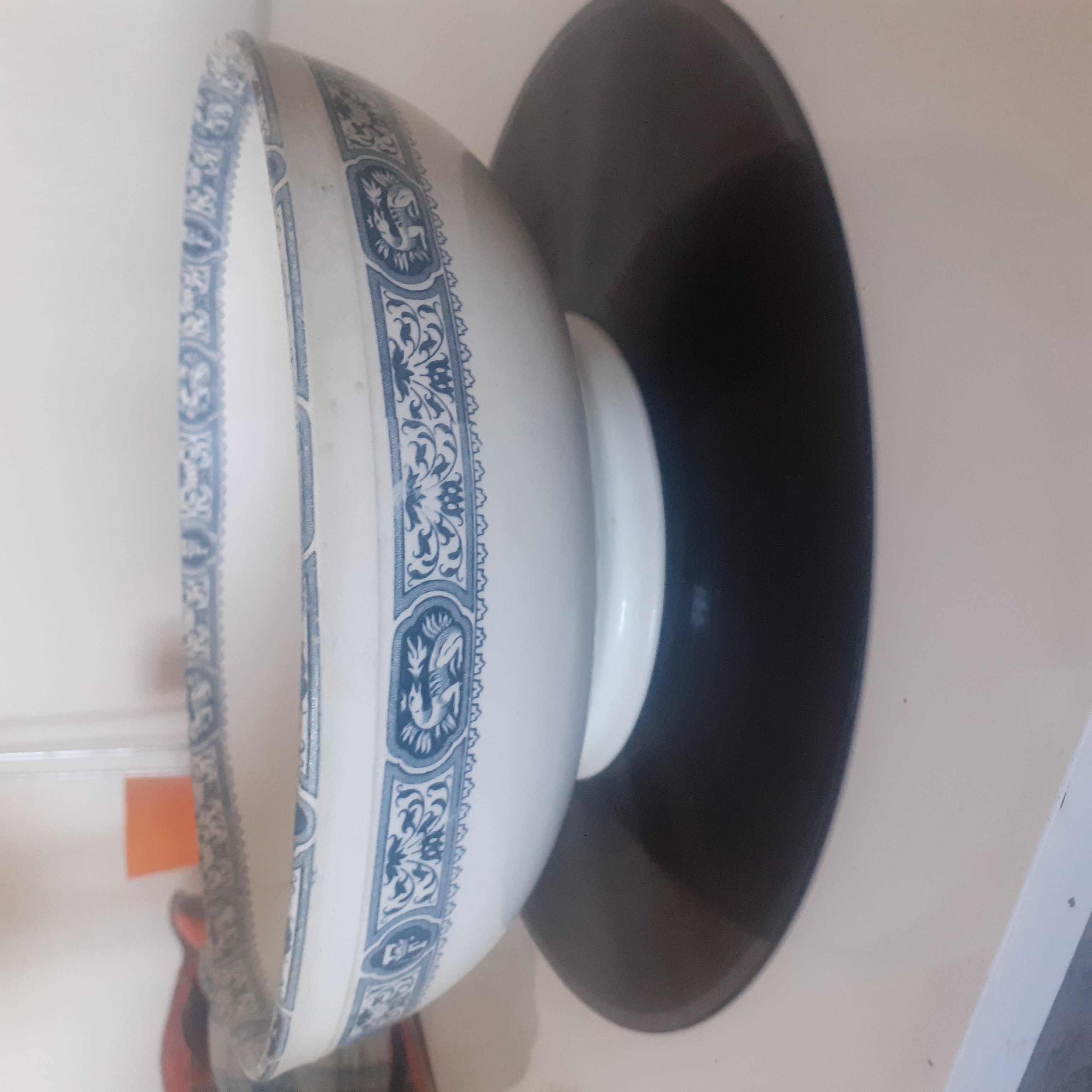 Soupi�re en fa�ence, Terre de Fer, L�gumier 18 Fleury-les-Aubrais (45)