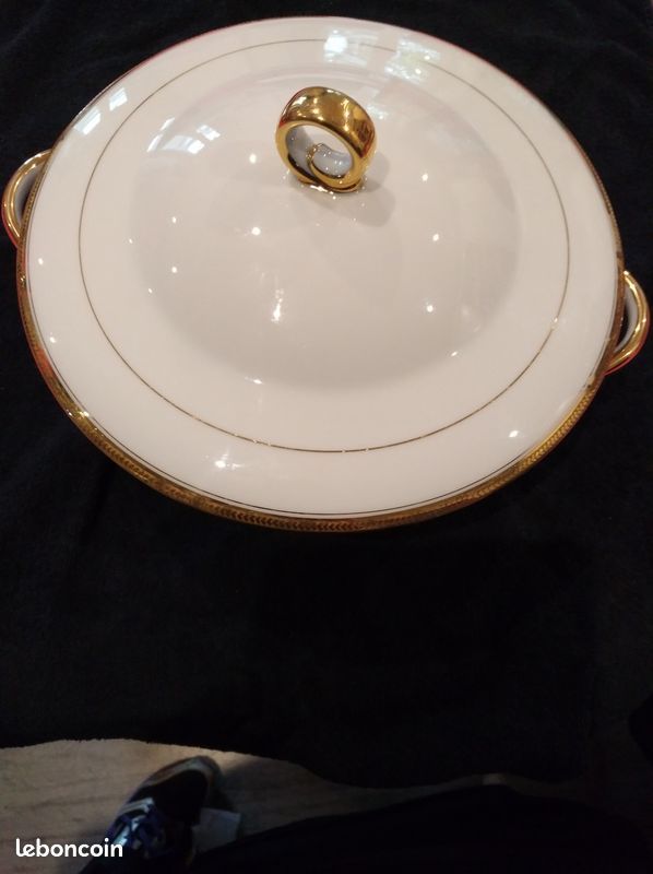 Soupi�re Limoges porcelaine d'art estampill�e P.P 0 �pinal (88)