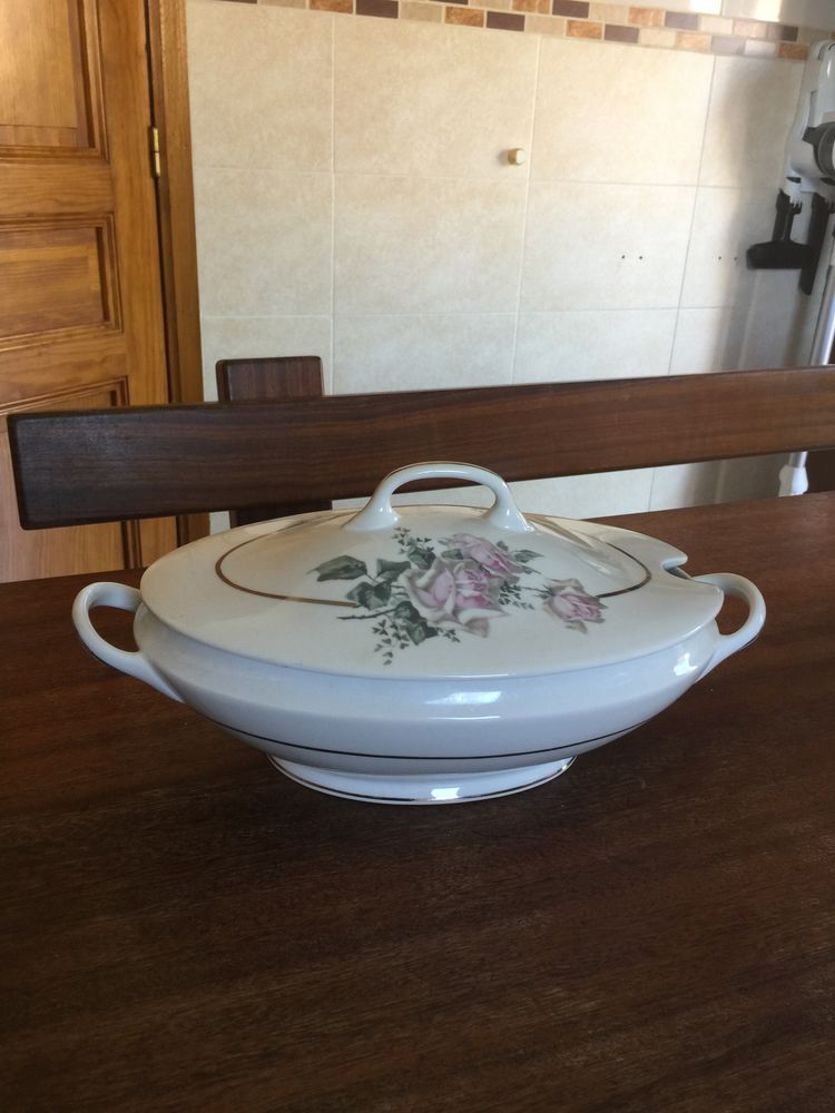 Soupi�re Porcelaine de Limoges  Rousseau   20 Saleilles (66)