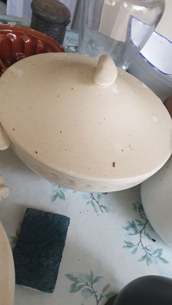  2 soupi�res  ancienne 0 Antibes (06)