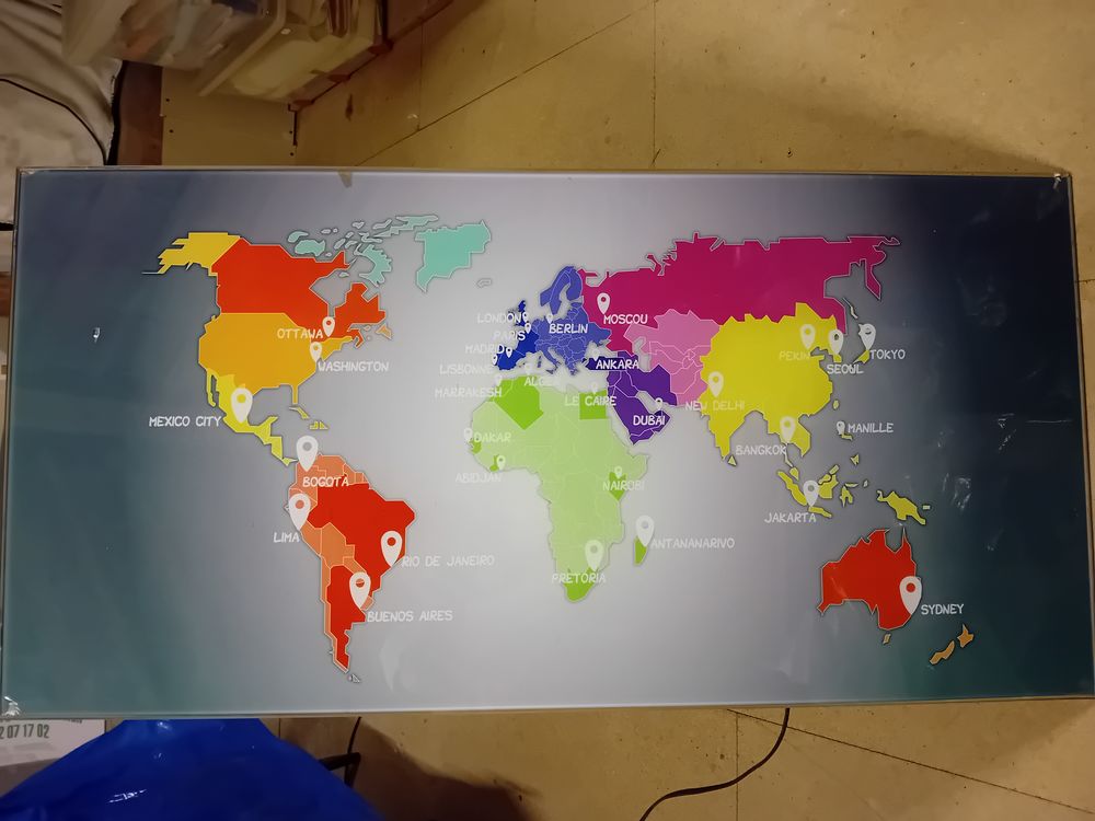 SOUS MAIN DE BUREAU EN VERRE DECO MAPPEMONDE 25 Bragny-sur-Sa�ne (71)