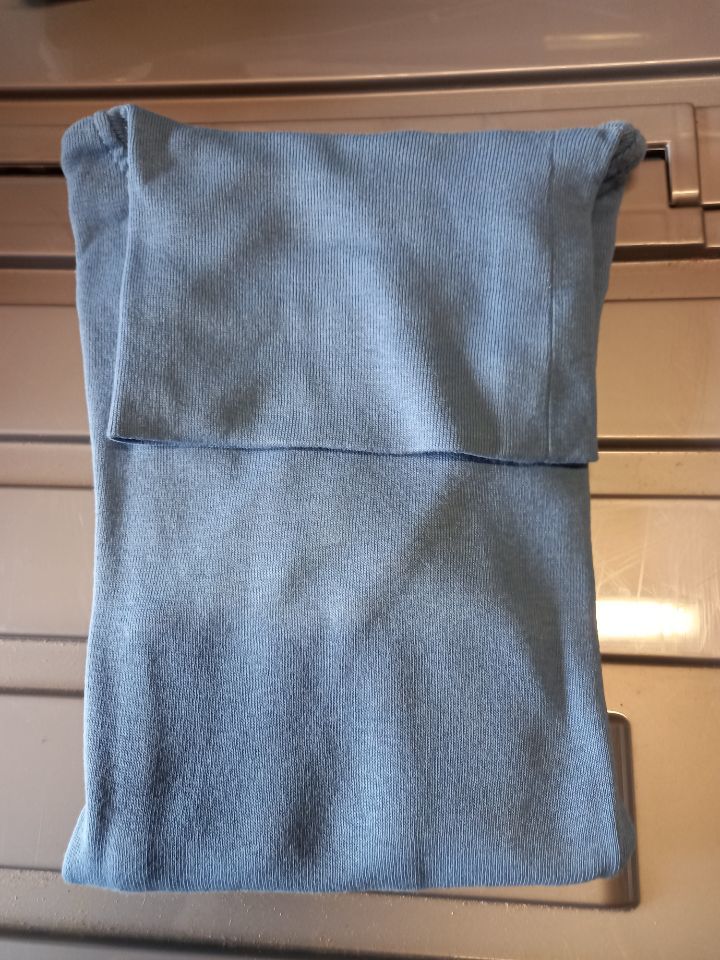 
Sous-pull bleu taille 114 (6 ans) 3 Villiers (86)