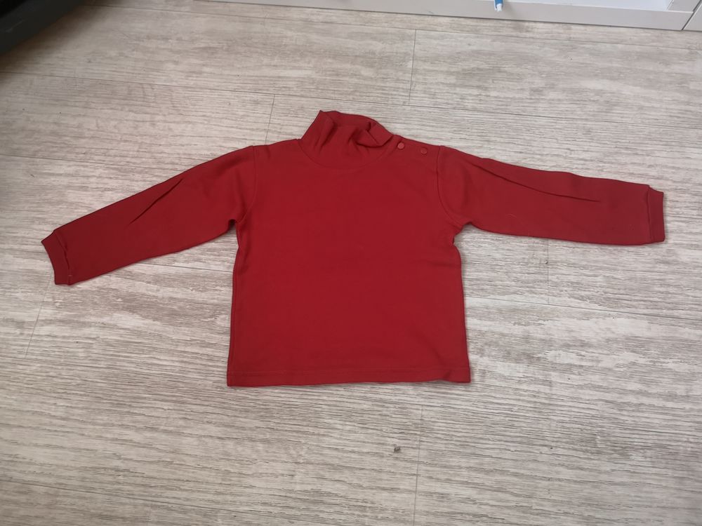 F 9 (32) - 3 ans - Sous-pull rouge 1 Paris 13 (75)