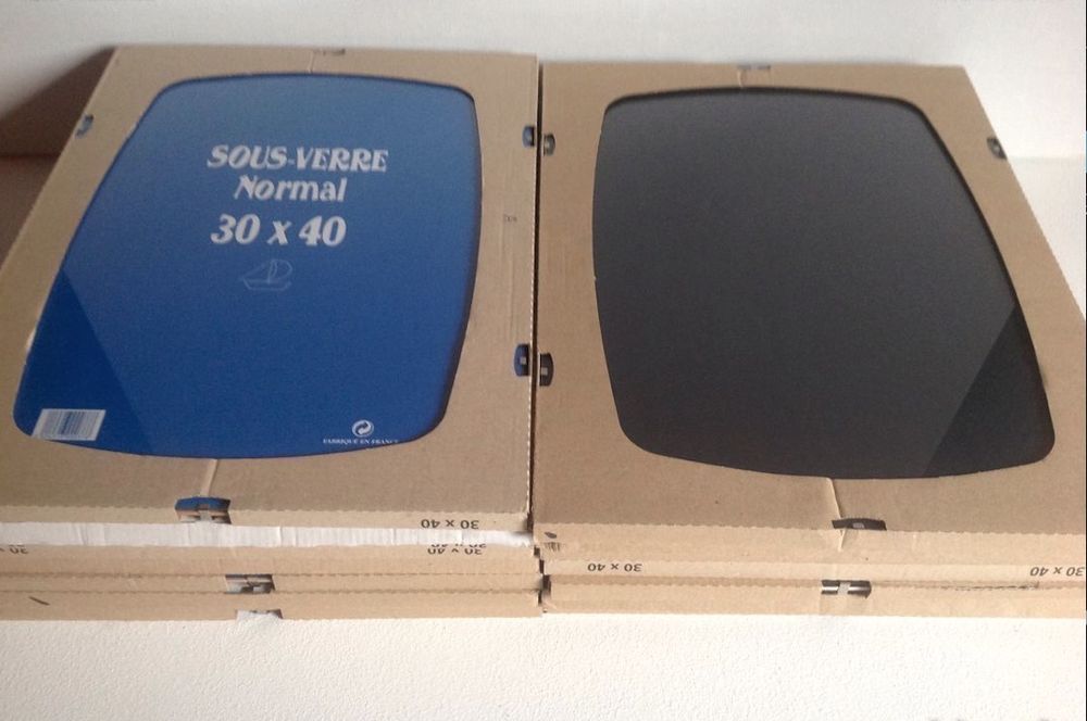 10 SOUS-VERRES DE 30 X 40 cm Envoi Possible
20 Tr�gunc (29)
