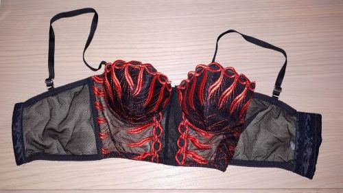 Soutien-gorge bustier noir et rouge taille 85 A 3 Villiers (86)