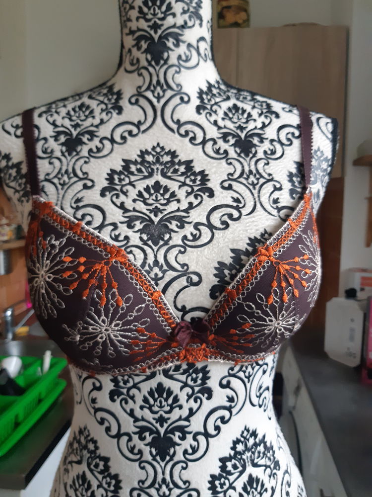 soutien gorge marron a motifs brod�s  Neuf ETAM taille 90B 10 Lyon 5 (69)
