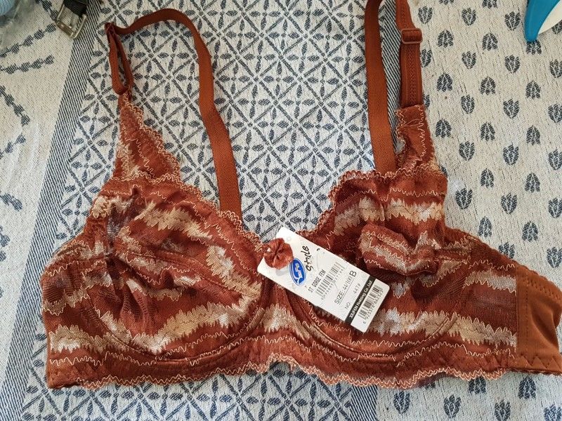 Soutien gorge marron et beige en dentelle neuf taille 100B 1 10 Viriat (01)