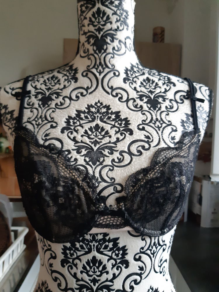  soutien gorge NEUF in�s de la fressange T 90C 
9 Lyon 5 (69)