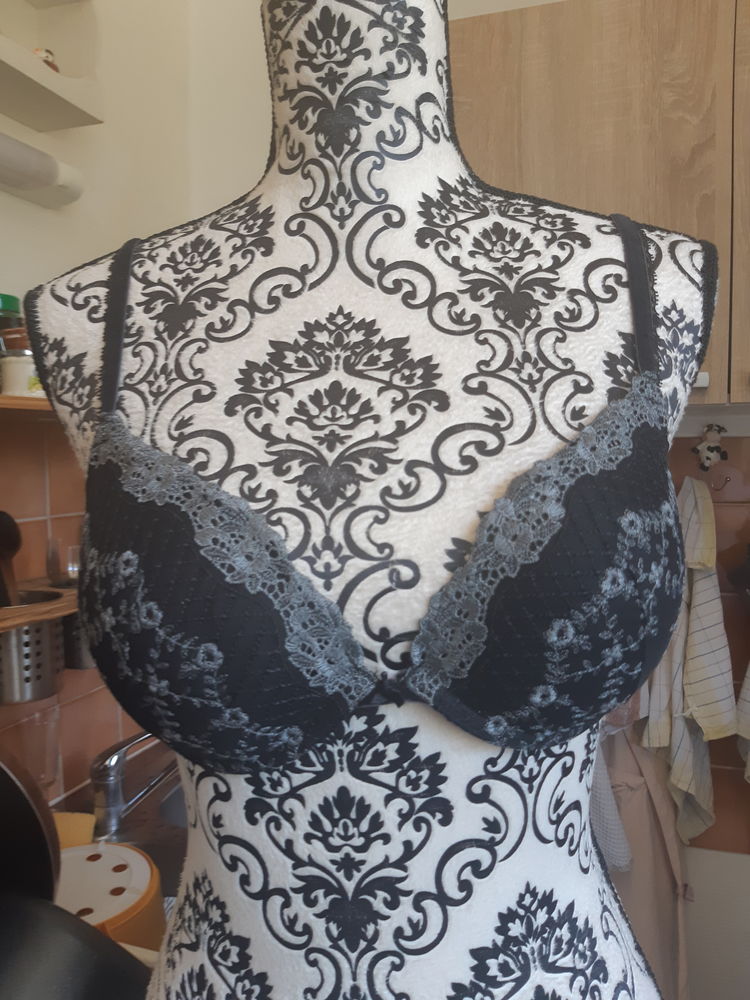  soutien gorge noir a motifs brod�s ETAM taille 95B
9 Lyon 5 (69)