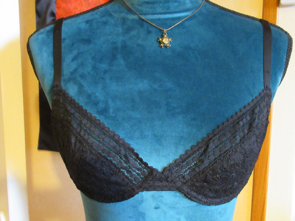 Soutien-gorge noir en dentelles - 85 B 5 Livry-Gargan (93)