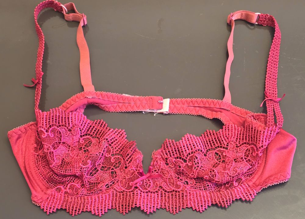 Soutien gorge rouge avec dentelles 95B 6 Marseille 13 (13)