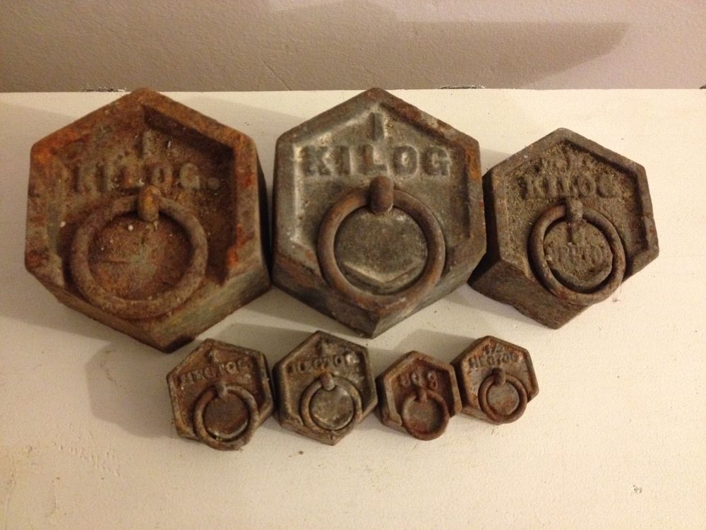 Souvenir ancien lot de 7 poids de pesage pour balance 18 Brioude (43)