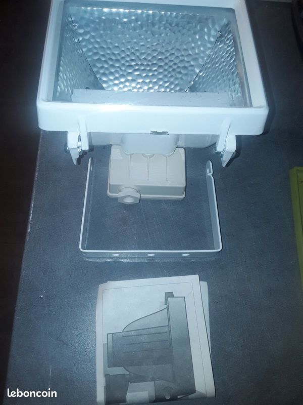 Spot massive reference 74900/21/31 14 Serres-Castet (64)