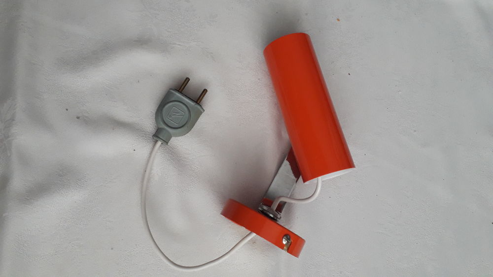 Spot vintage metal orange ann�es 60-70
30 Salon-de-Provence (13)