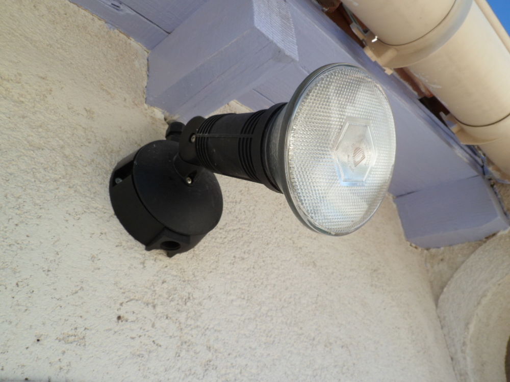  3 SPOTS �lectriques complets pour ext�rieur (jardin) 30 Mallemort (13)