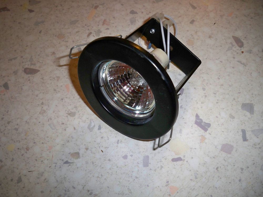 Lot de 5 Spots fixes noir TBT 12v 20 �tr�chy (91)