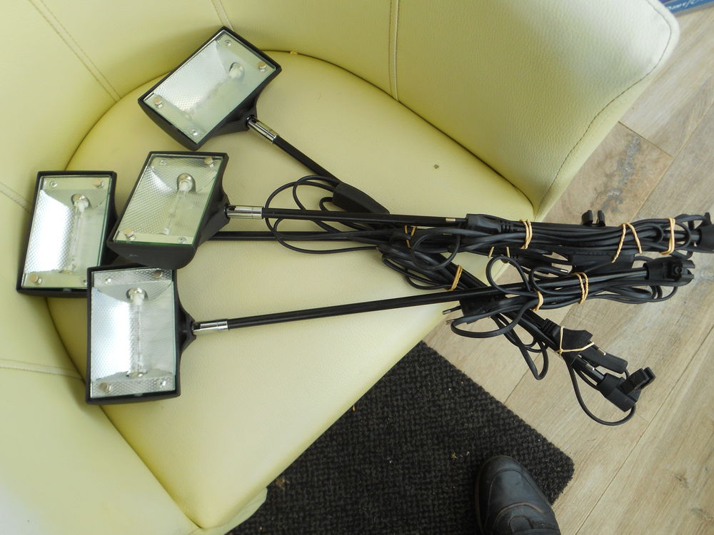  4 Spots Halog�ne neufs: �clairage d'appoint portatif 50 Gomi�court (62)