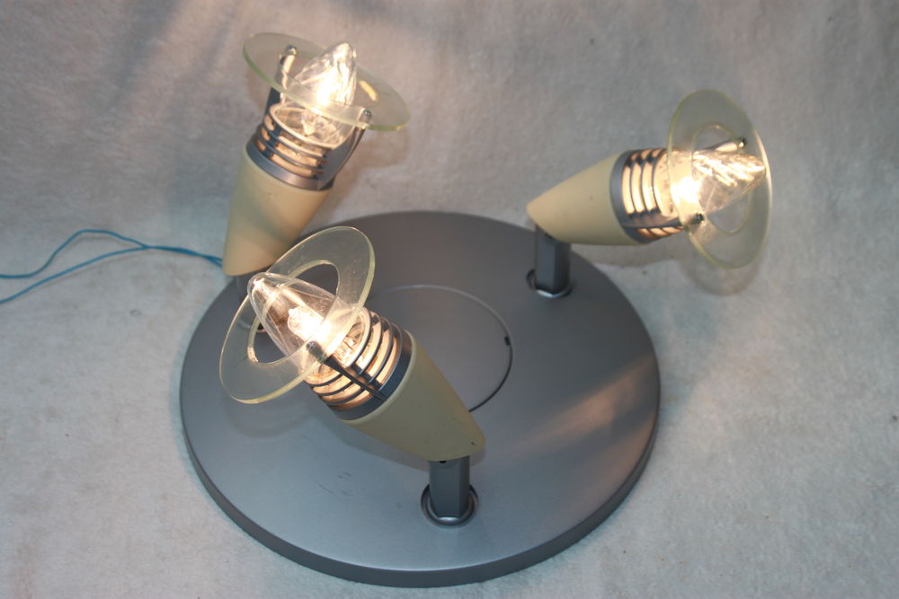 3 Spots orientables muraux 4 Montigny-Lencoup (77)