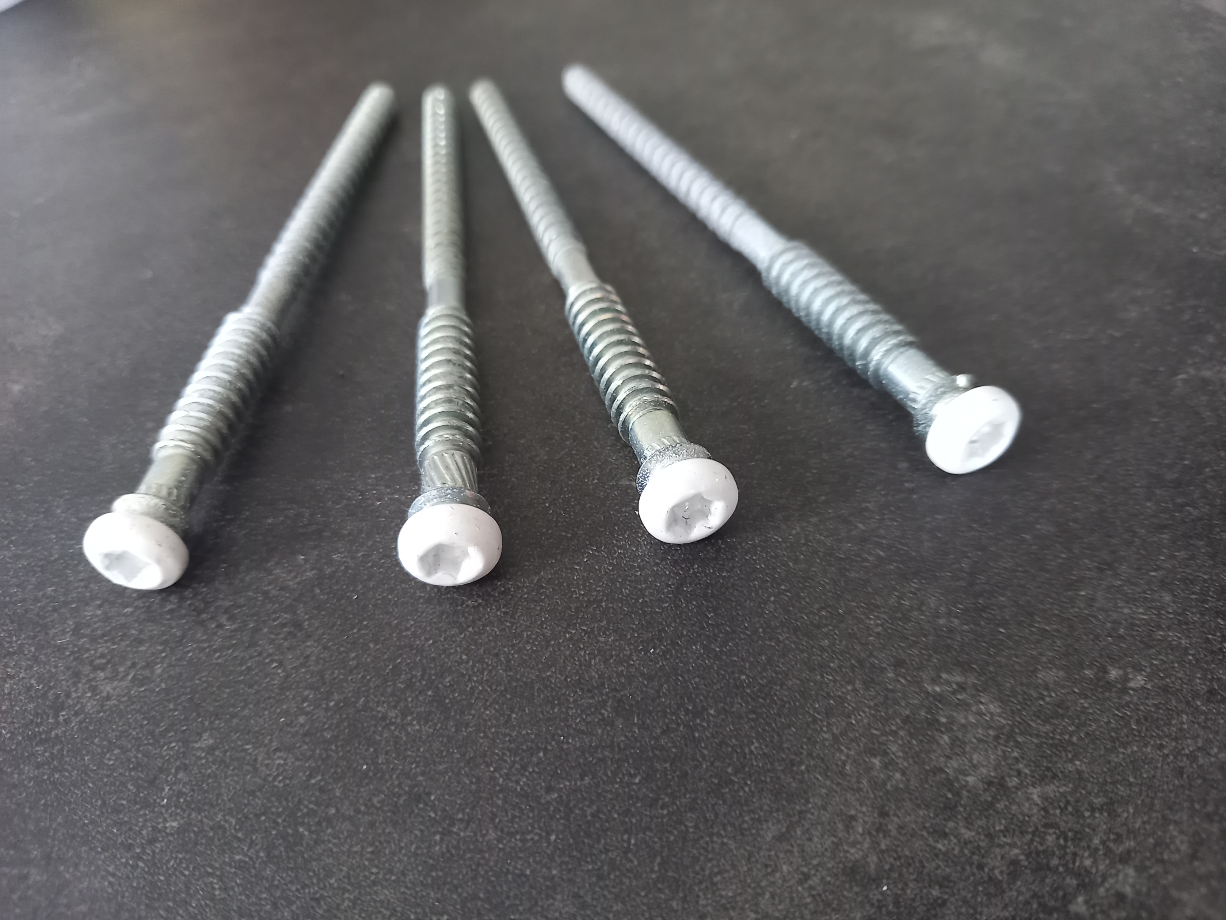 Lot de 4 vis SFS SPTR fixation chassis menuiserie 3 Boisset-et-Gaujac (30)