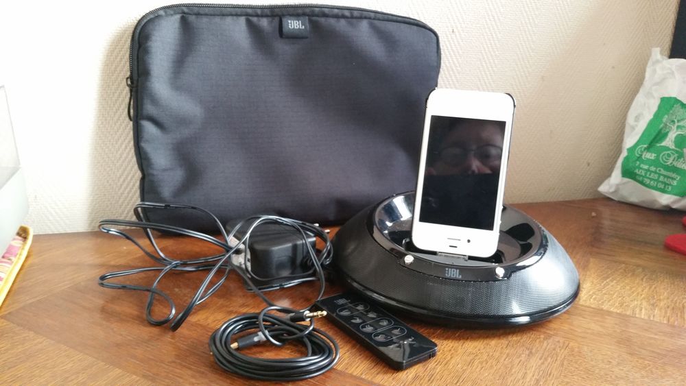 Station d'accueil JBL on Stage III P 30 Paris 15 (75)