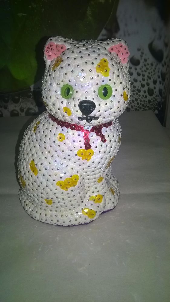 Statue chaton paillettes
Excellent etat
Blanc avec des yeu 10 Talange (57)