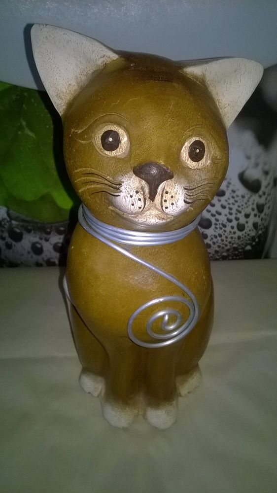 Statue chats sculpt�
Excellent etat
En Bois
30 cm de haut 25 Talange (57)