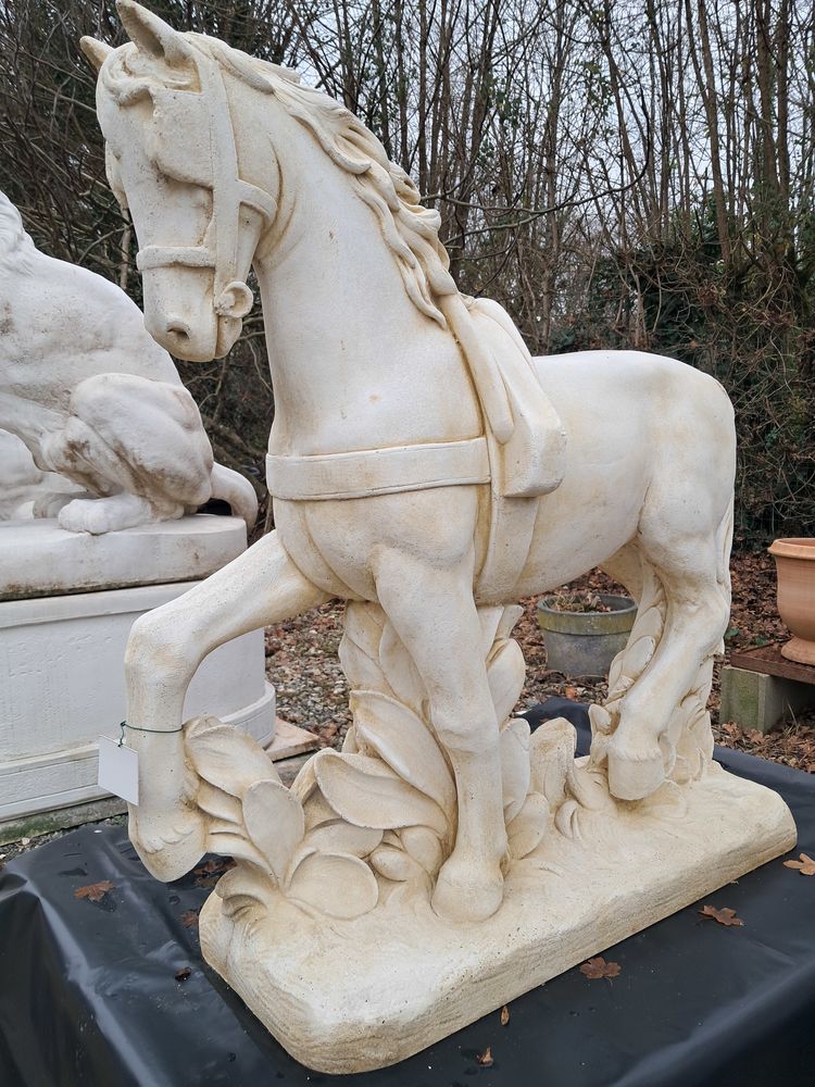 Statue cheval en pierre 199 Ch�teau-l'�v�que (24)