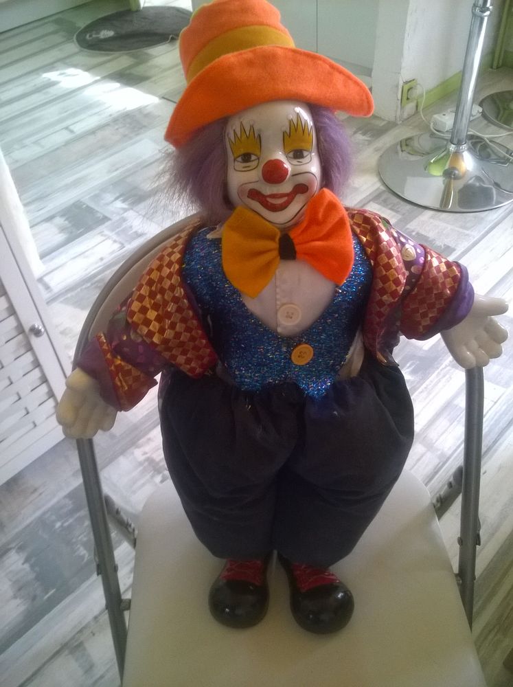 Statue de clown en porcelaine
30 Talange (57)