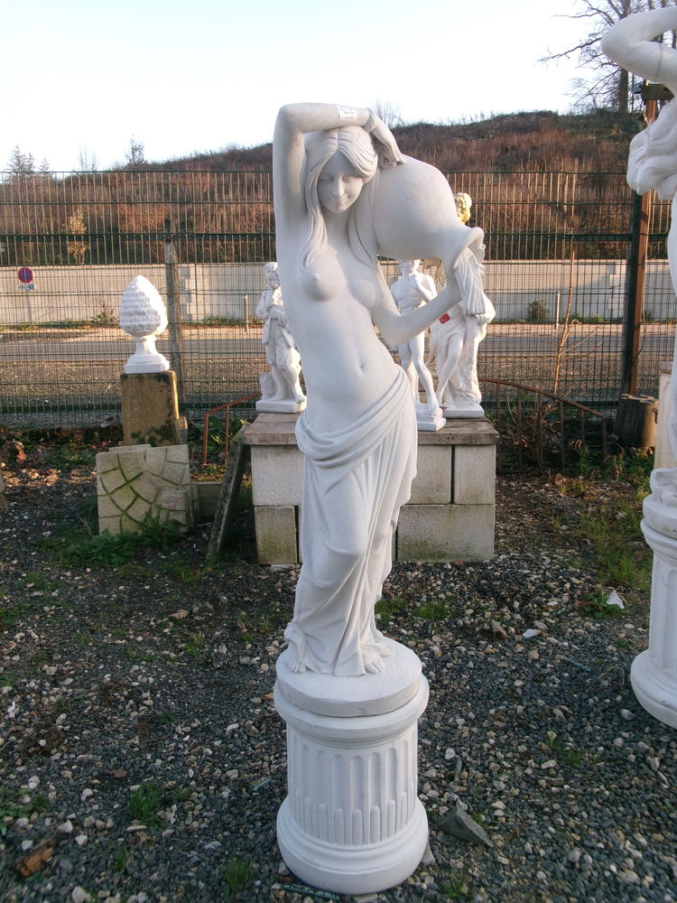 Statue femme en pierre 299 Ch�teau-l'�v�que (24)