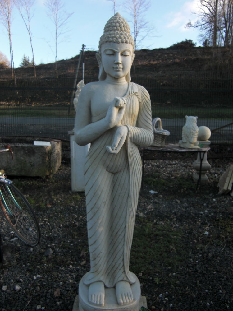 Statue en pierre, D�esse Hindou 440 Ch�teau-l'�v�que (24)