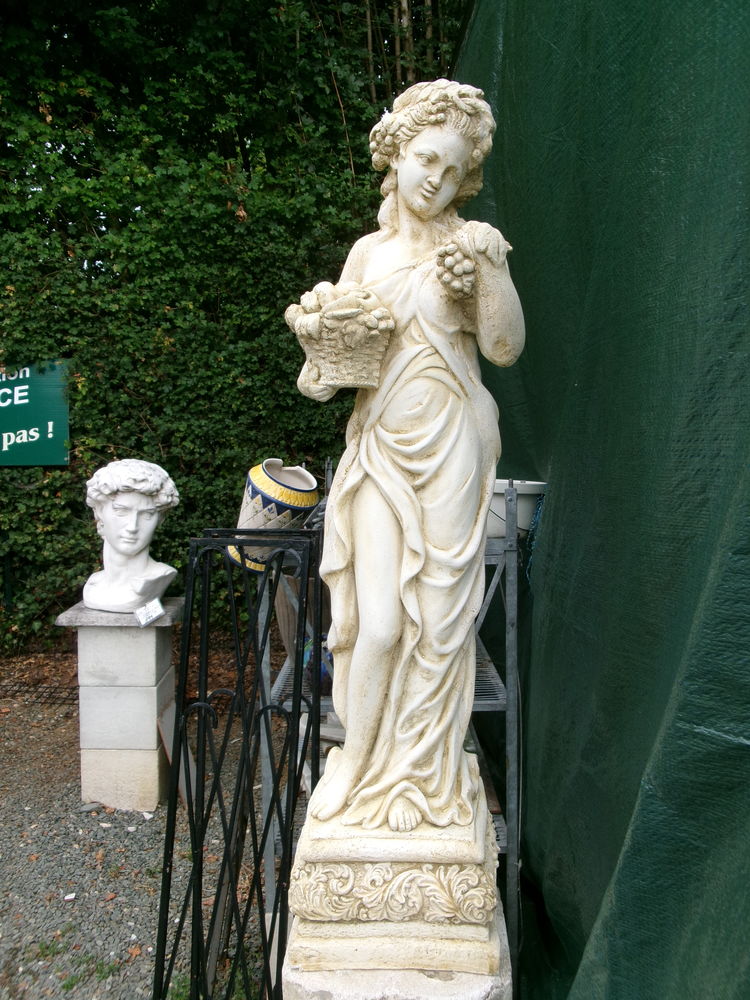Statue en pierre reconstitu�e, non g�live 99 Ch�teau-l'�v�que (24)