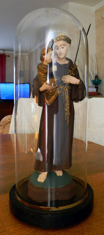 Statue de Saint Antoine sous globe. 180 Lagny-sur-Marne (77)