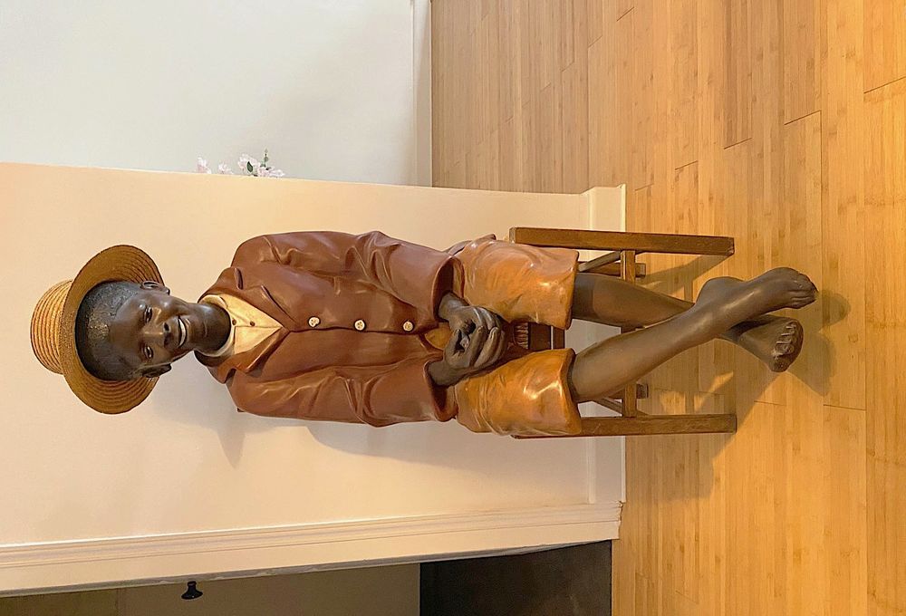 Statue sculpture pl�tre polychrome ?gar�on assis  0 Marseillan (34)