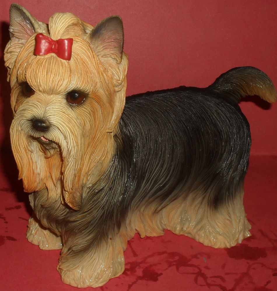 1 statues chien yorkshire terrier. 30 Montreuil (93)