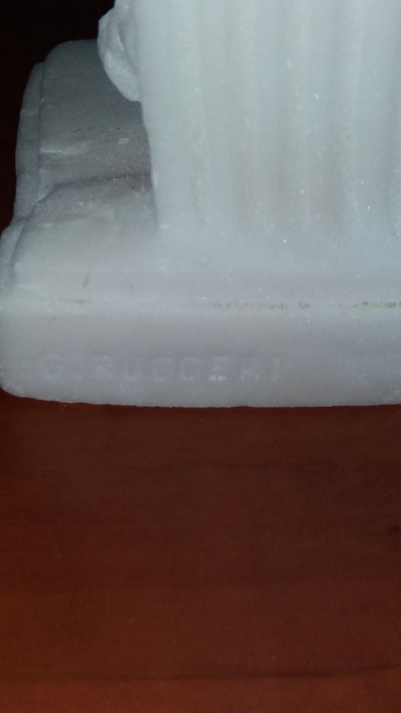 Statuette danseuse en albatre sign�e 150 Saint-Ouen (41)