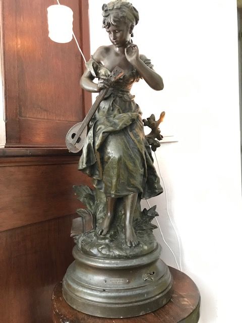 Statuette r�gule H. Moreau 250 Galluis (78)