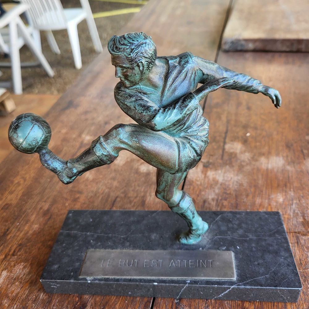 statut ancienne en bronze 50 La Farl�de (83)