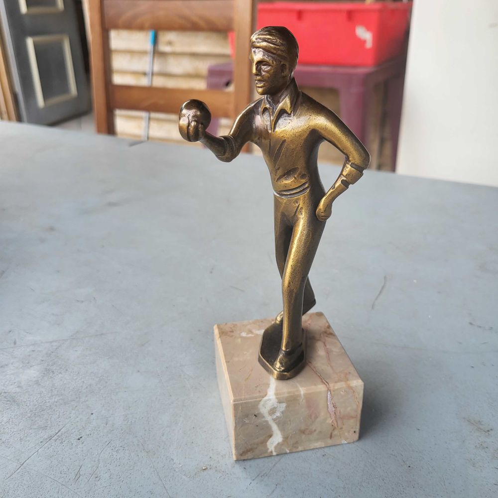 statut joueur de boules en bronze 50 La Farl�de (83)