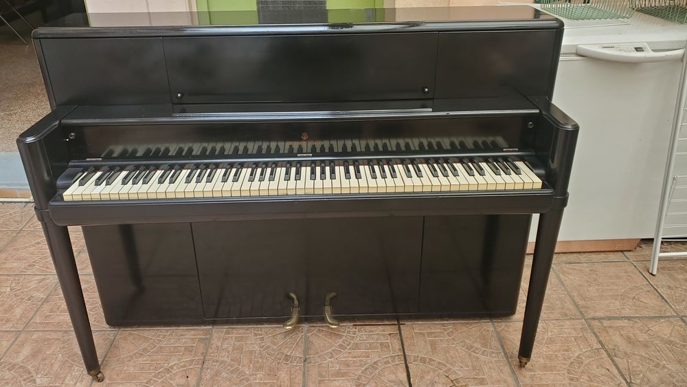 Steinway piano 2950 Le Pr�-Saint-Gervais (93)