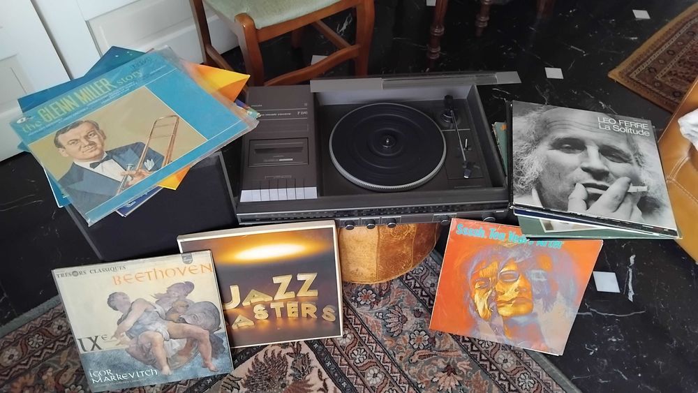 Stereo Music Centre PHILIPS 80 Fr�jus (83)